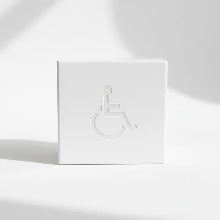 Osoba pracująca nad postem w social media z alt tekstem i napisami, pokazująca dlaczego accessibility features poprawiają zasięg postów